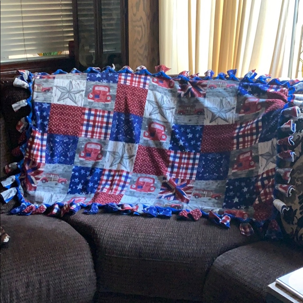 🐶Patriotic vintage truck & Woody dog pet blanket.